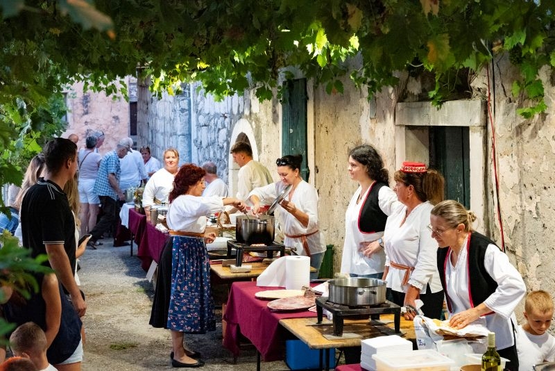 Javni poziv za prikupljanje podataka o programima i manifestacijama radi uvrštavanja u jedinstveni pregled događanja tijekom 2026.